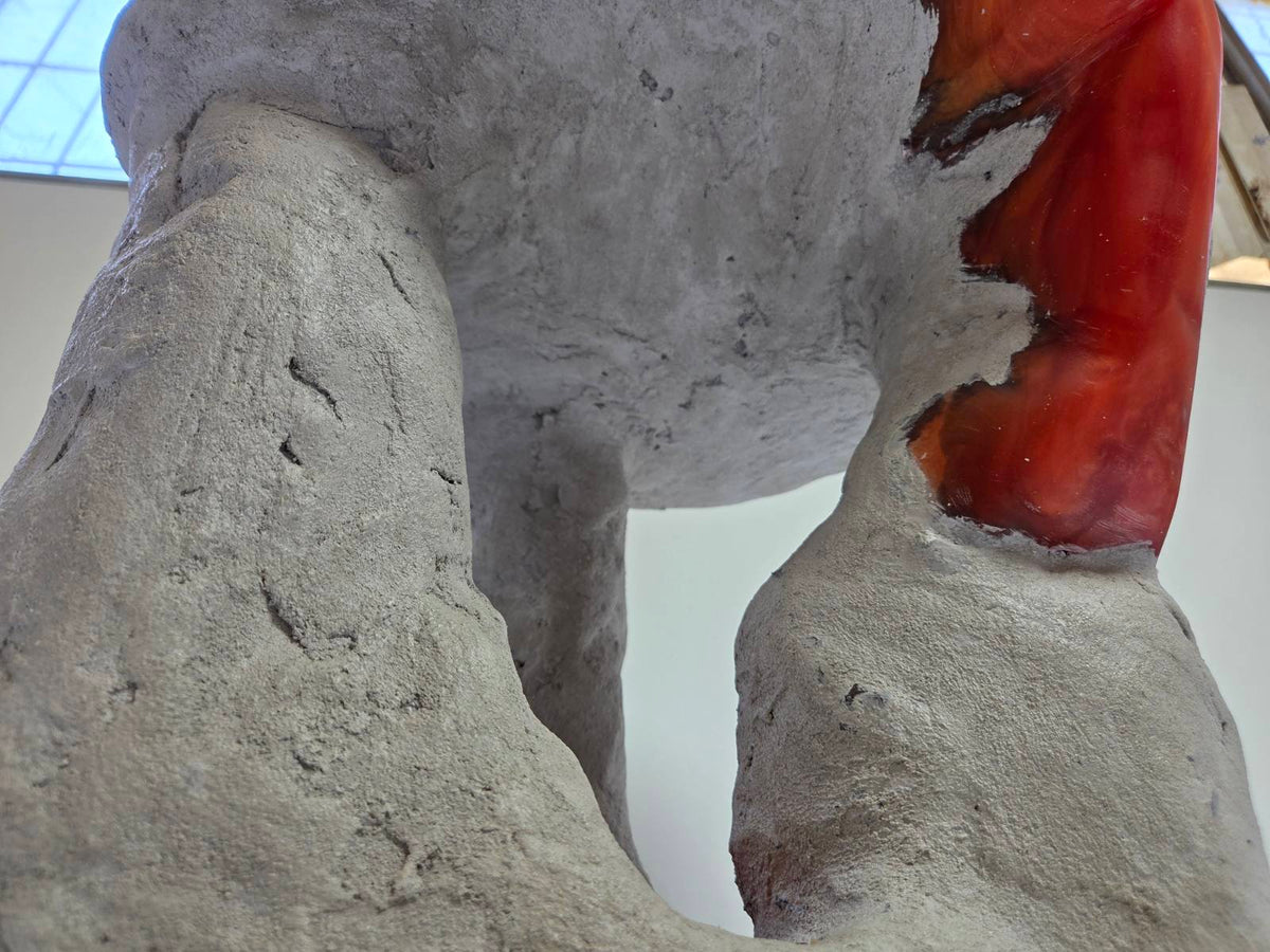 BOBBI Sculptural Concrete & Resin Monolit Table