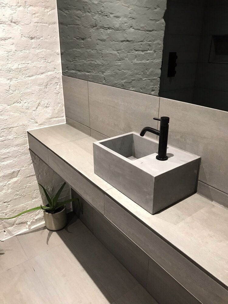 Modified IONA with an integrated tap hole