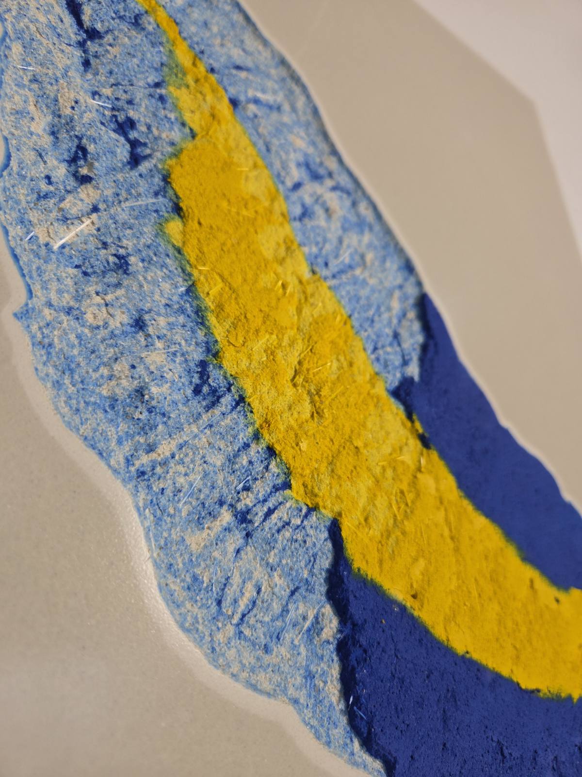 Banana Abstract Concrete Art - Pop-Art Inspired Sculptural Panel (400 × 400 mm)