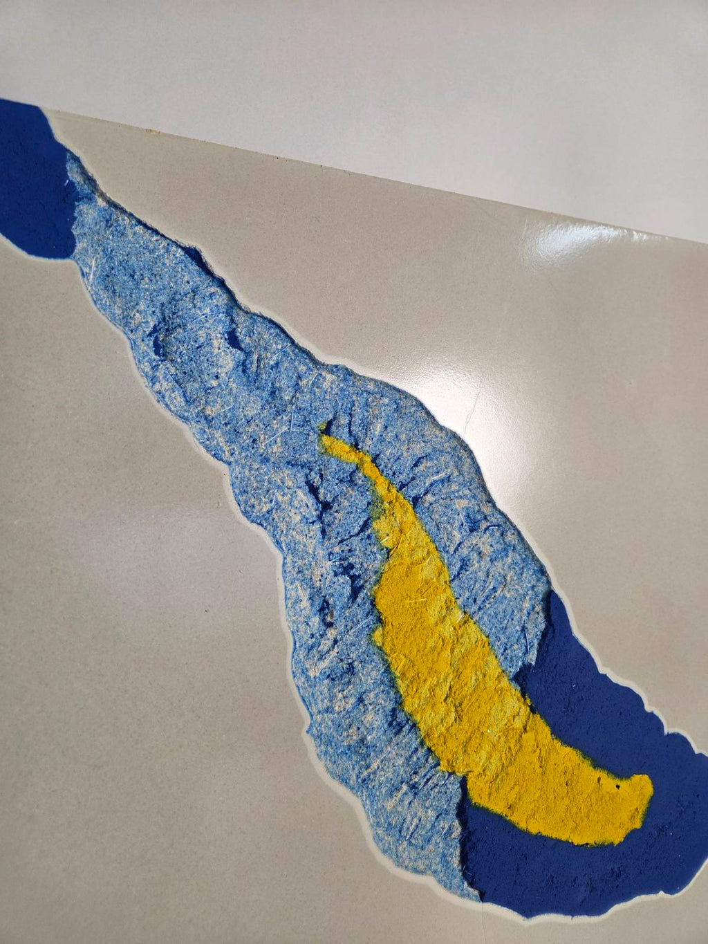 Banana Abstract Concrete Art - Pop-Art Inspired Sculptural Panel (400 × 400 mm)