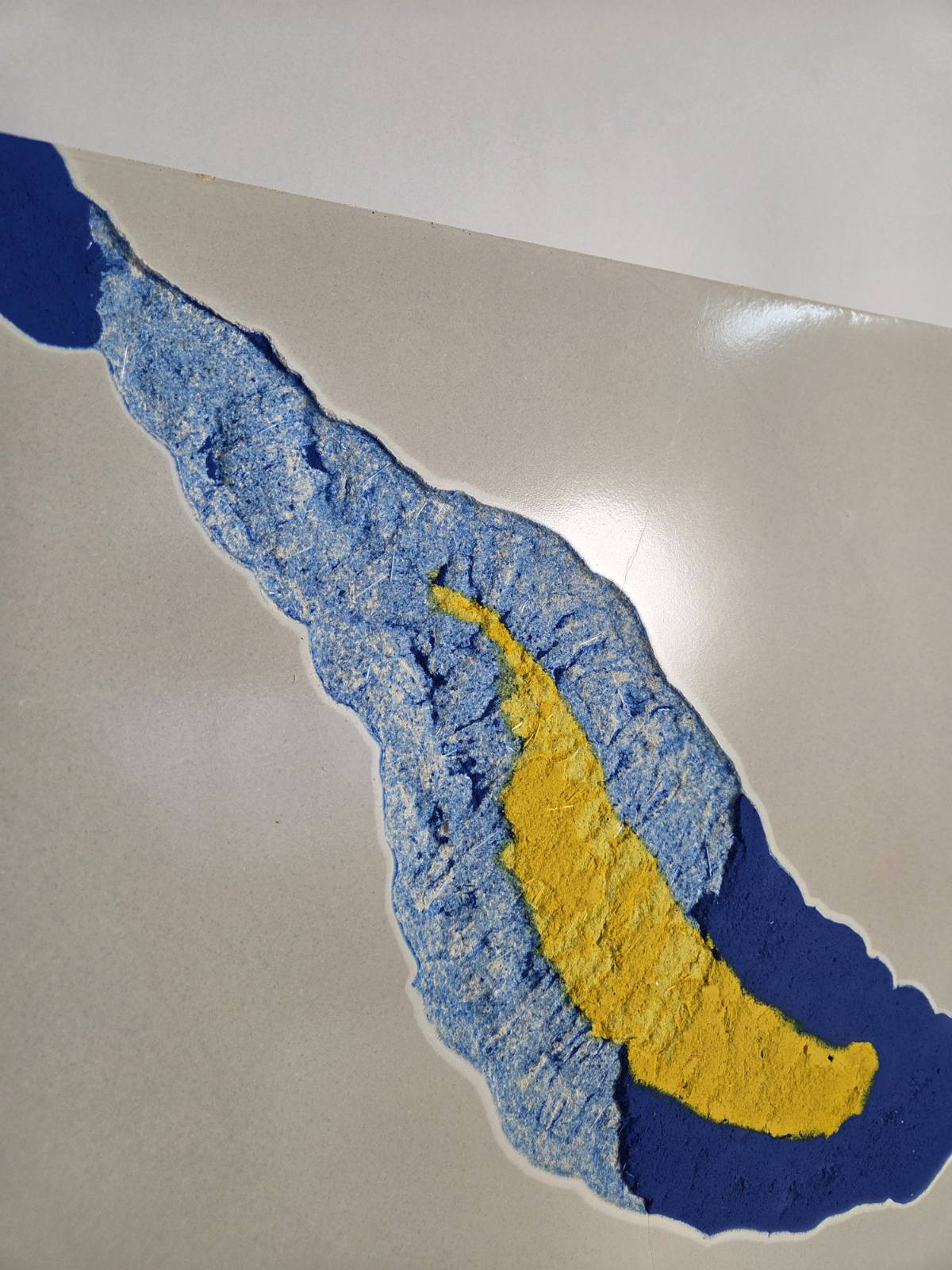 Banana Abstract Concrete Art - Pop-Art Inspired Sculptural Panel (400 × 400 mm)