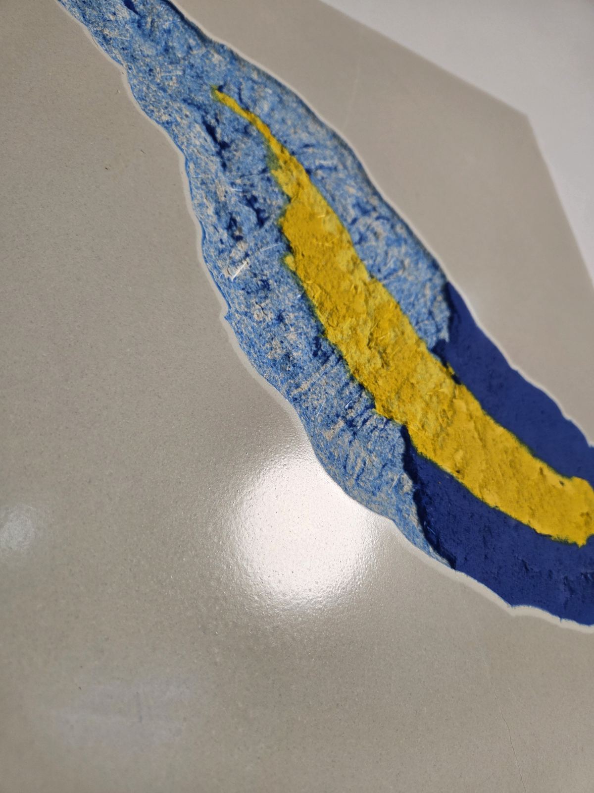 Banana Abstract Concrete Art - Pop-Art Inspired Sculptural Panel (400 × 400 mm)