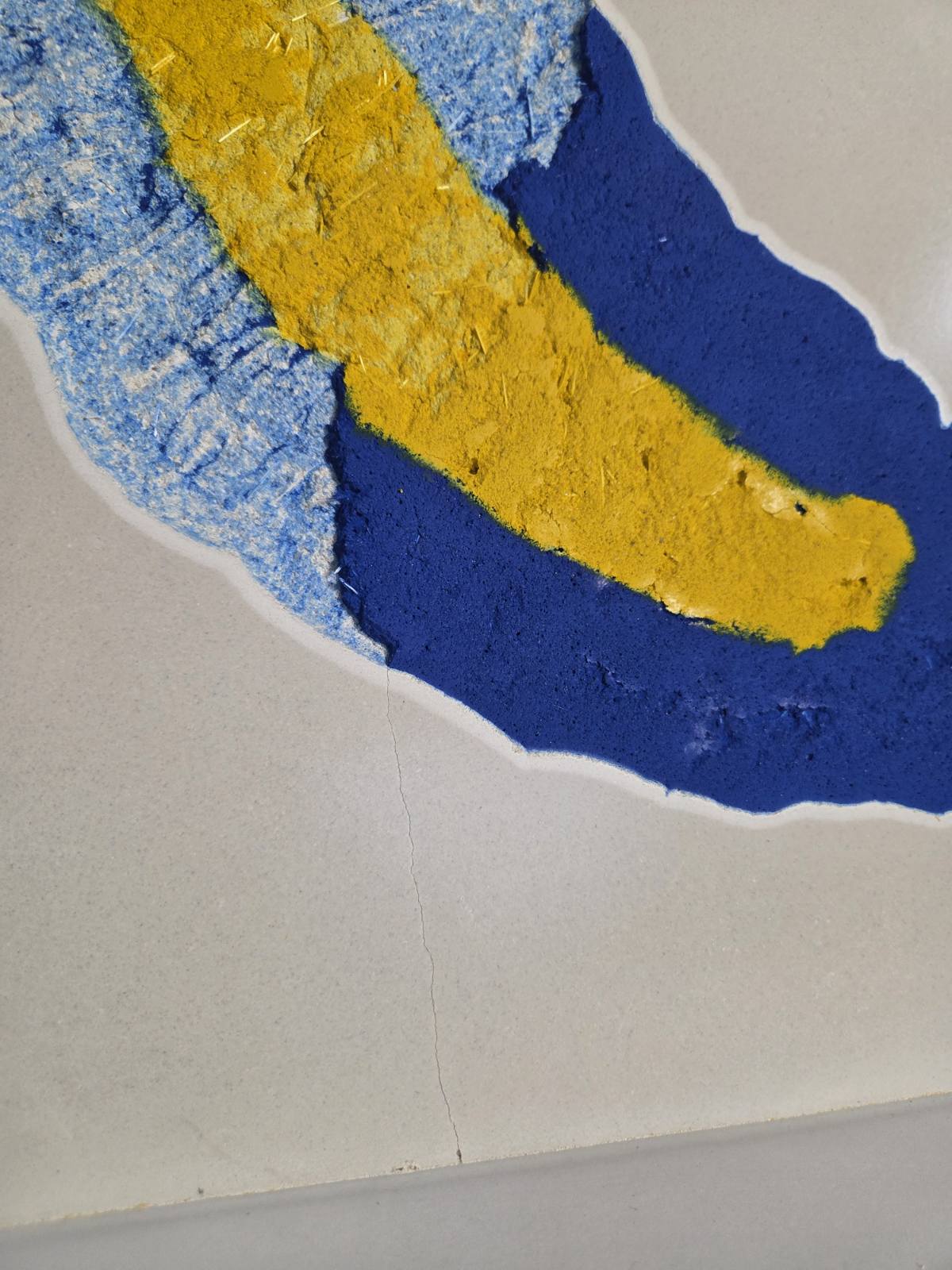 Banana Abstract Concrete Art - Pop-Art Inspired Sculptural Panel (400 × 400 mm)