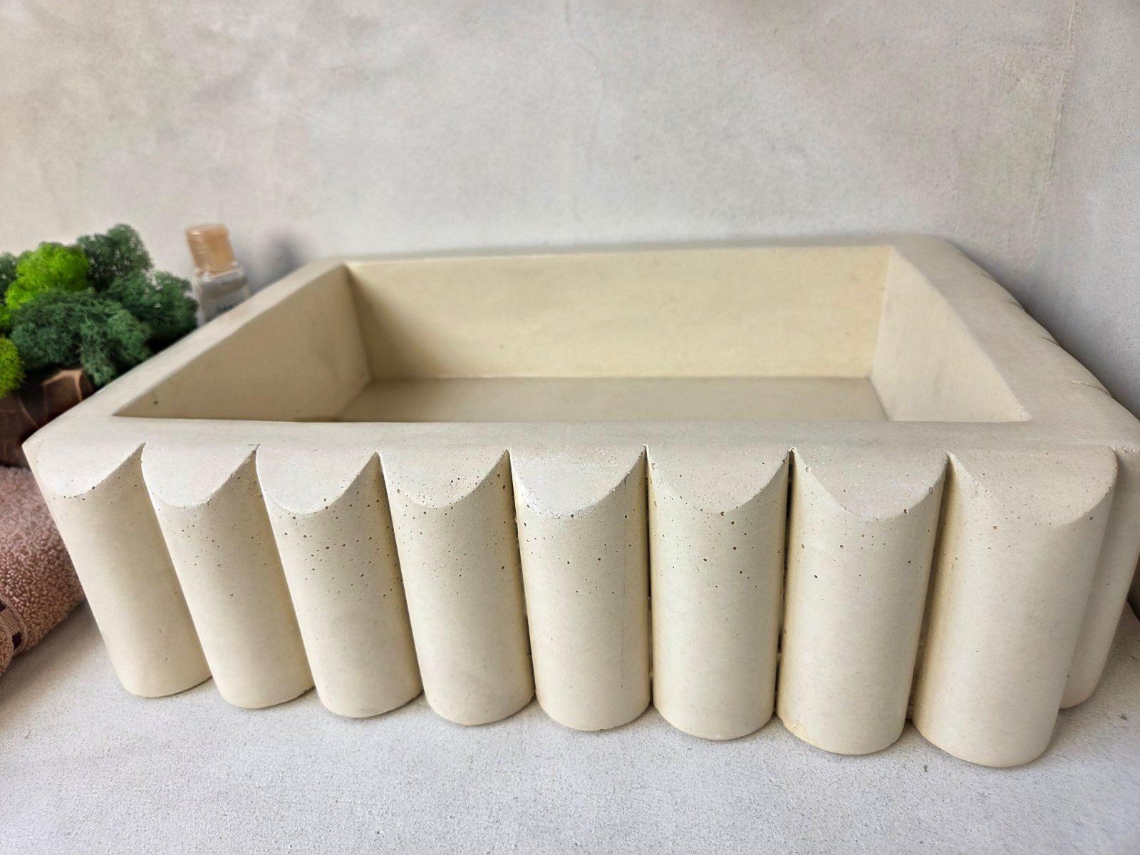 RIVA Concrete Basin with Scalloped Edge - Atelier Collection (39x27.5cm) | In Stock - Ivory