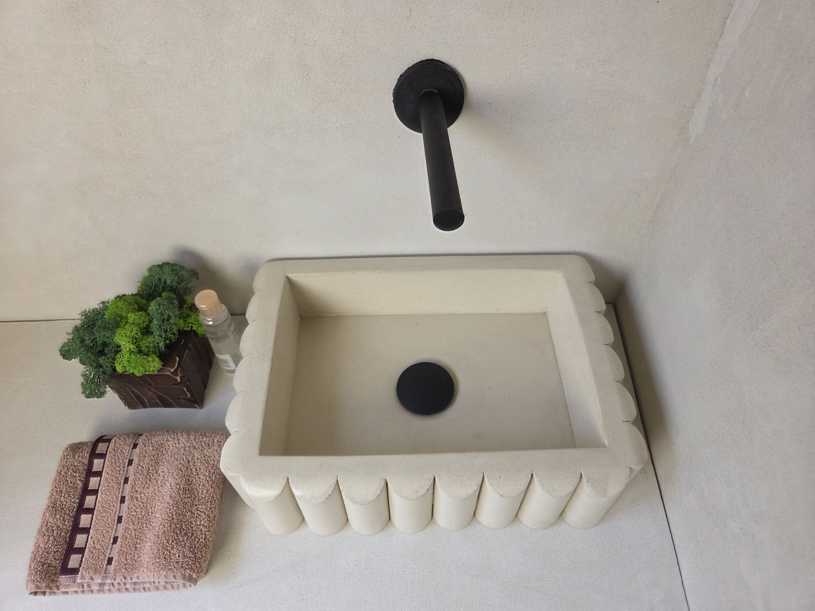 RIVA Concrete Basin with Scalloped Edge - Atelier Collection (39x27.5cm) | In Stock - Ivory
