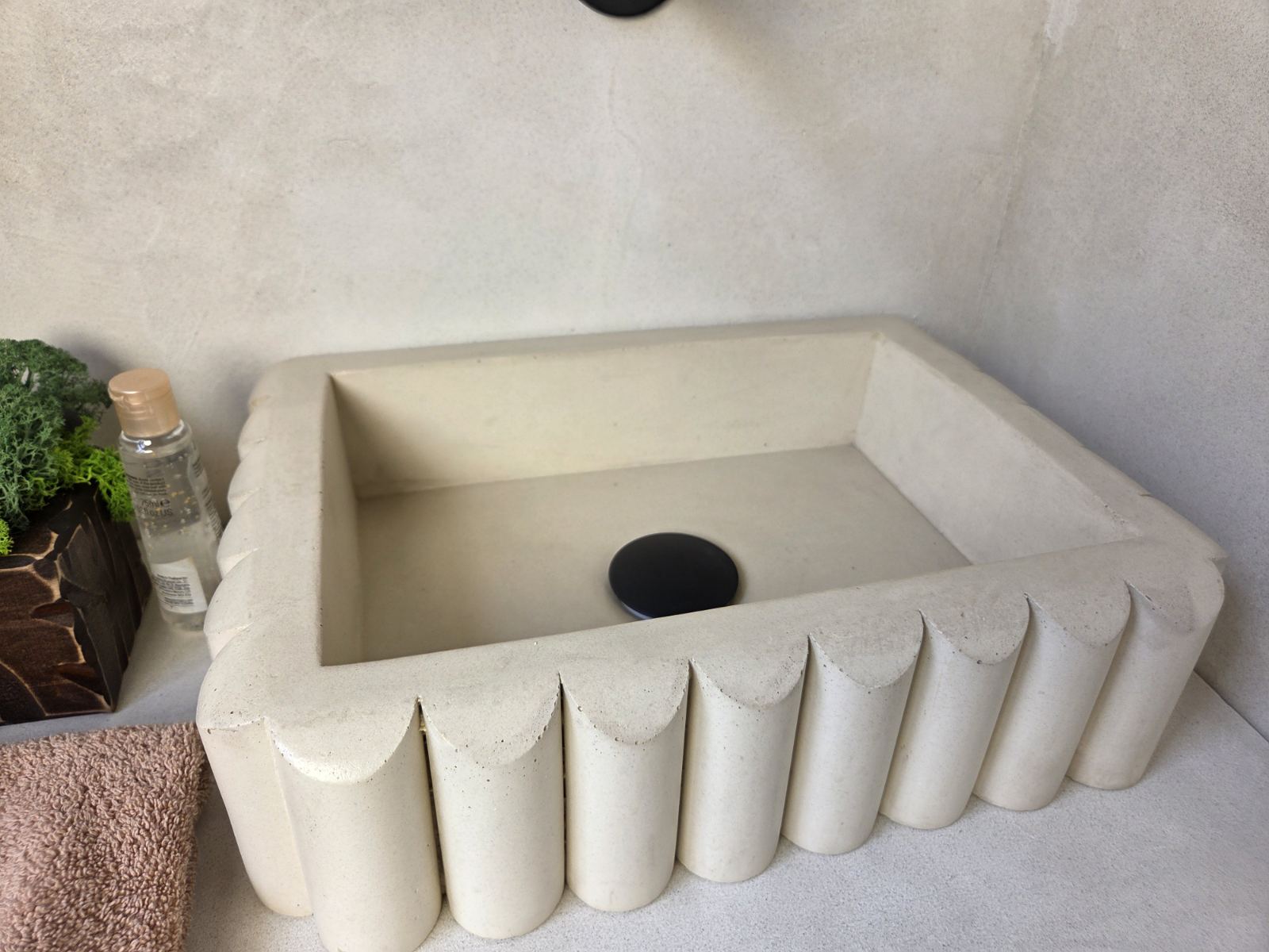 RIVA Concrete Basin with Scalloped Edge - Atelier Collection (39x27.5cm) | In Stock - Ivory