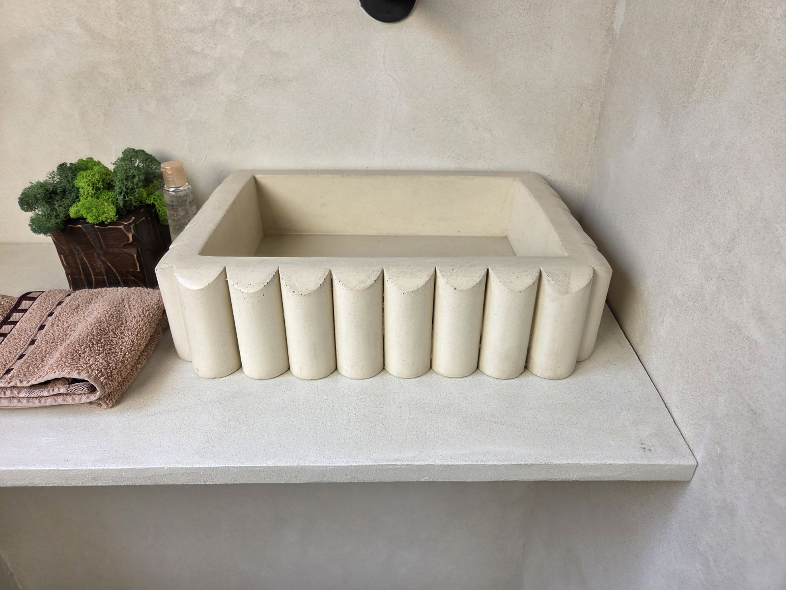 RIVA Concrete Basin with Scalloped Edge - Atelier Collection (39x27.5cm) | In Stock - Ivory