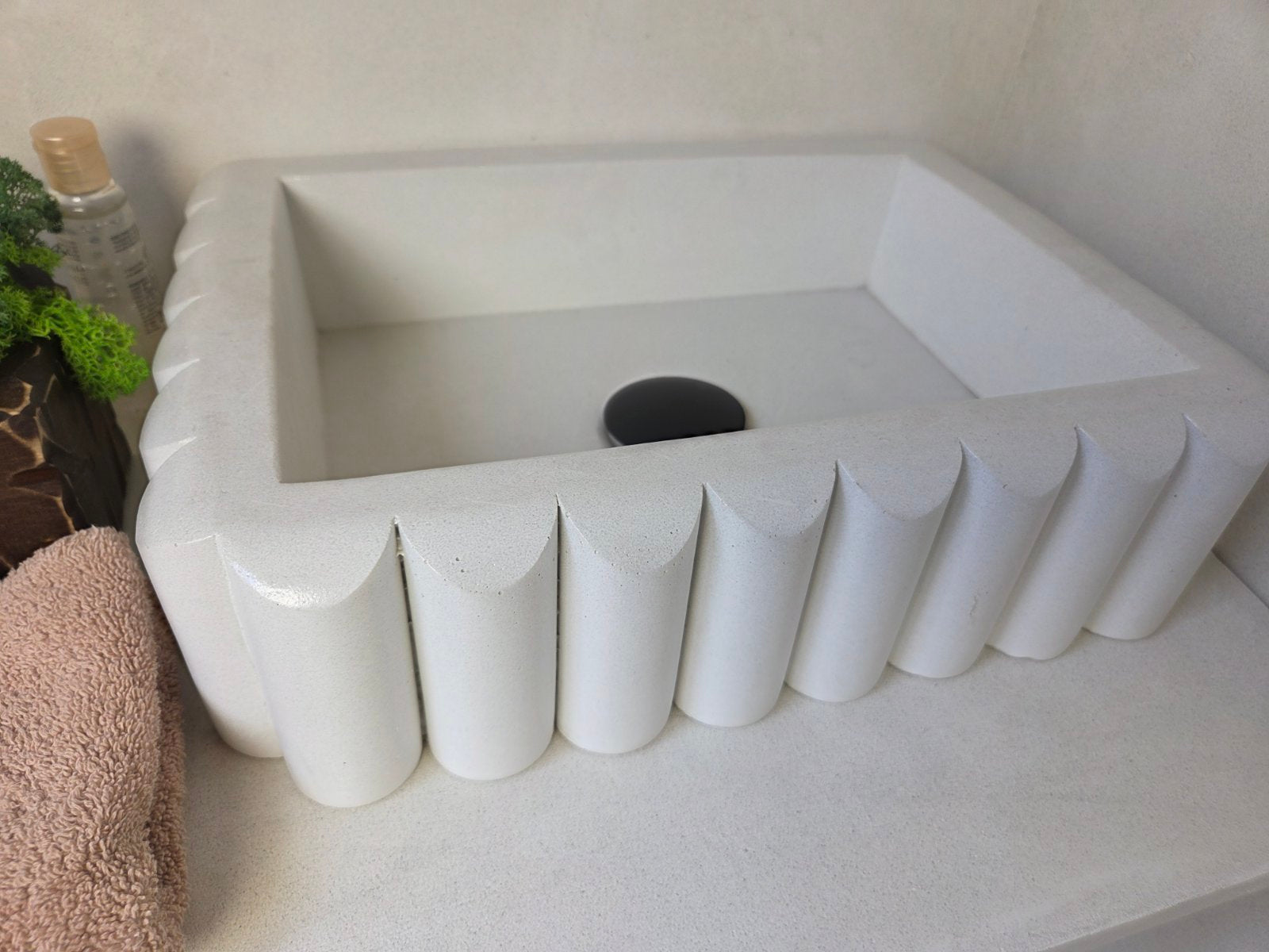 RIVA Concrete Basin with Scalloped Edge - Atelier Collection (39x27.5cm) | In Stock - Snow