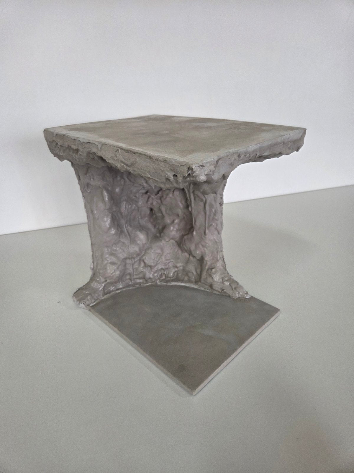 Thea Parallel Side Table - Handcrafted Concrete Sculptural Table