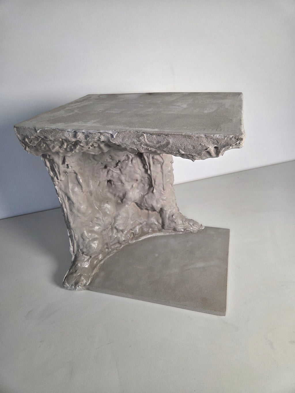 Thea Parallel Side Table - Handcrafted Concrete Sculptural Table