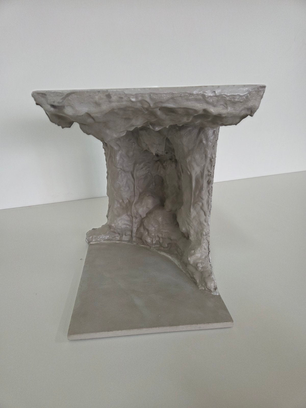 Thea Parallel Side Table - Handcrafted Concrete Sculptural Table