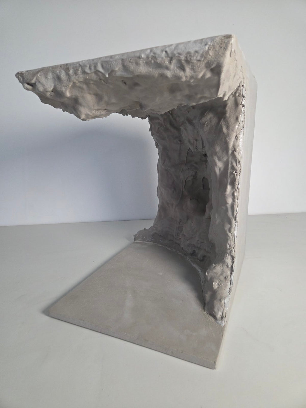 Thea Parallel Side Table - Handcrafted Concrete Sculptural Table