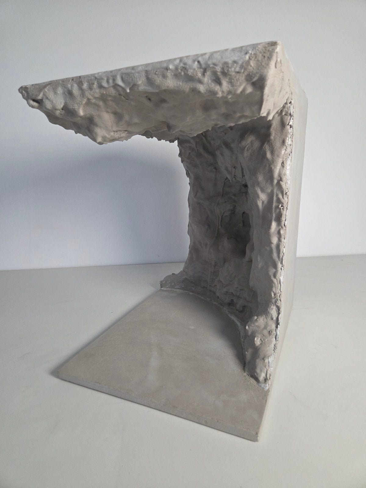 Thea Parallel Side Table - Handcrafted Concrete Sculptural Table