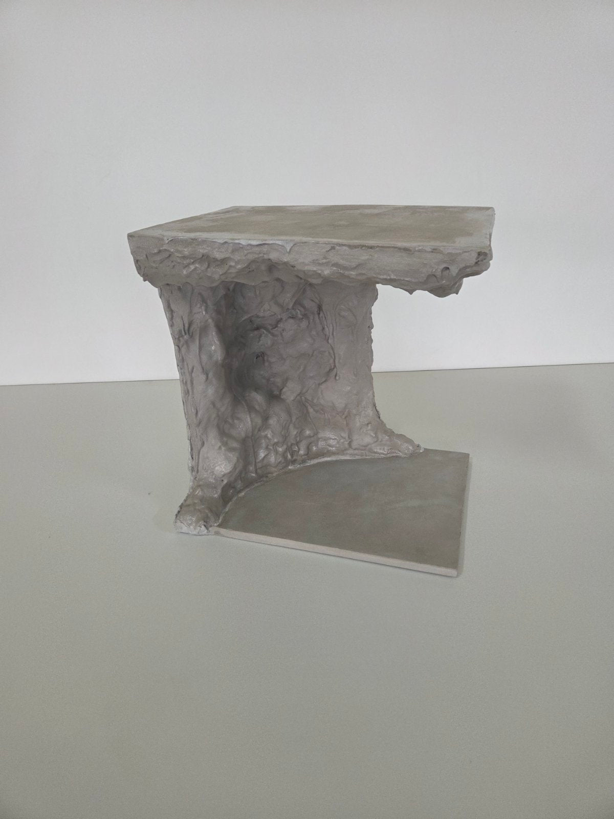 Thea Parallel Side Table - Handcrafted Concrete Sculptural Table