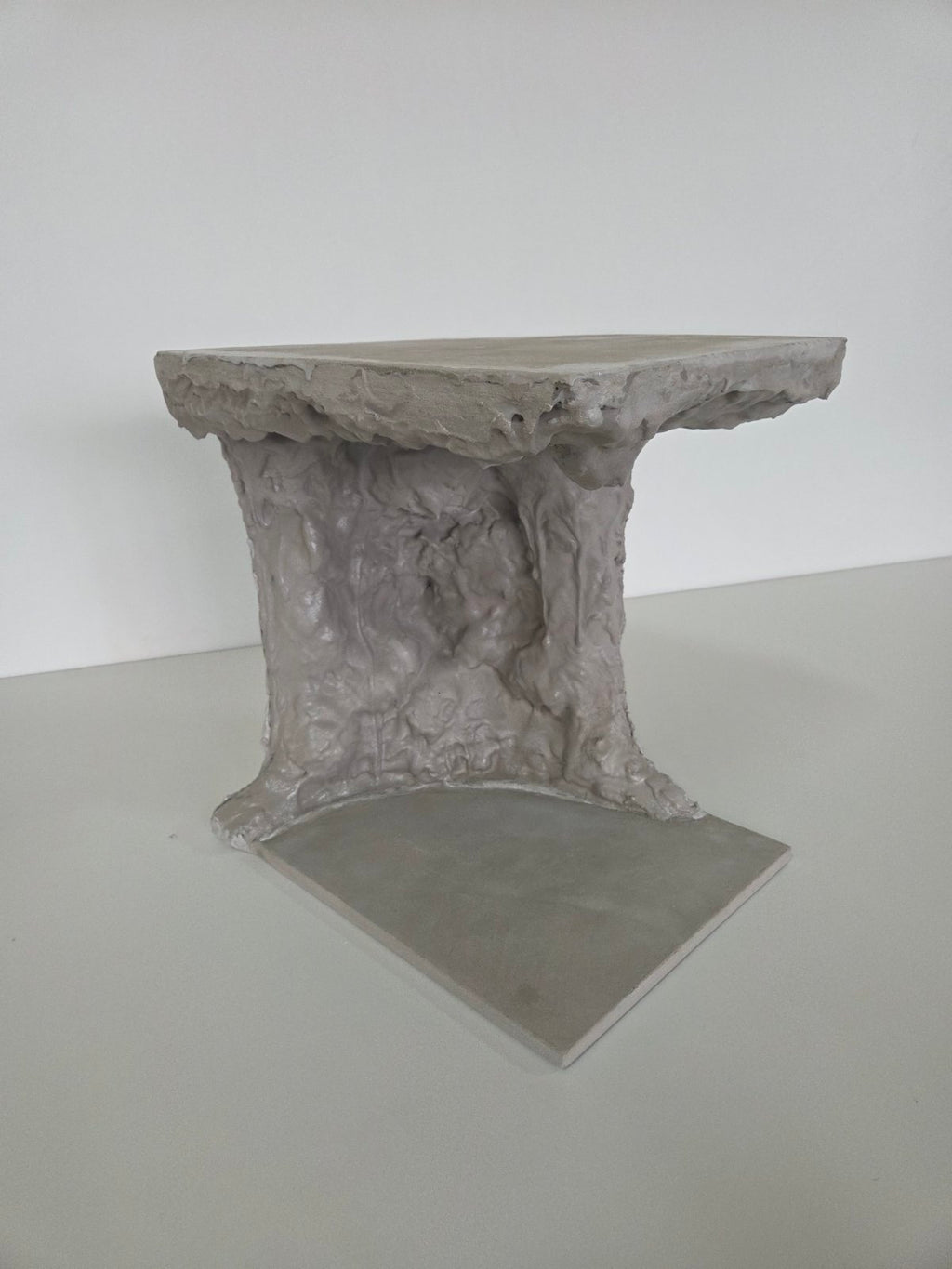 Thea Parallel Side Table - Handcrafted Concrete Sculptural Table