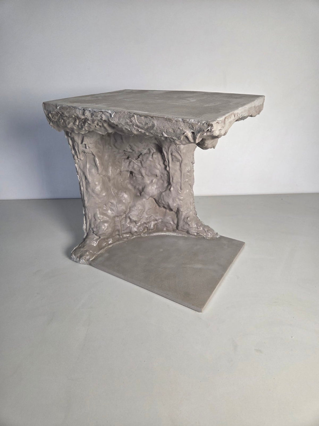 Thea Parallel Side Table - Handcrafted Concrete Sculptural Table