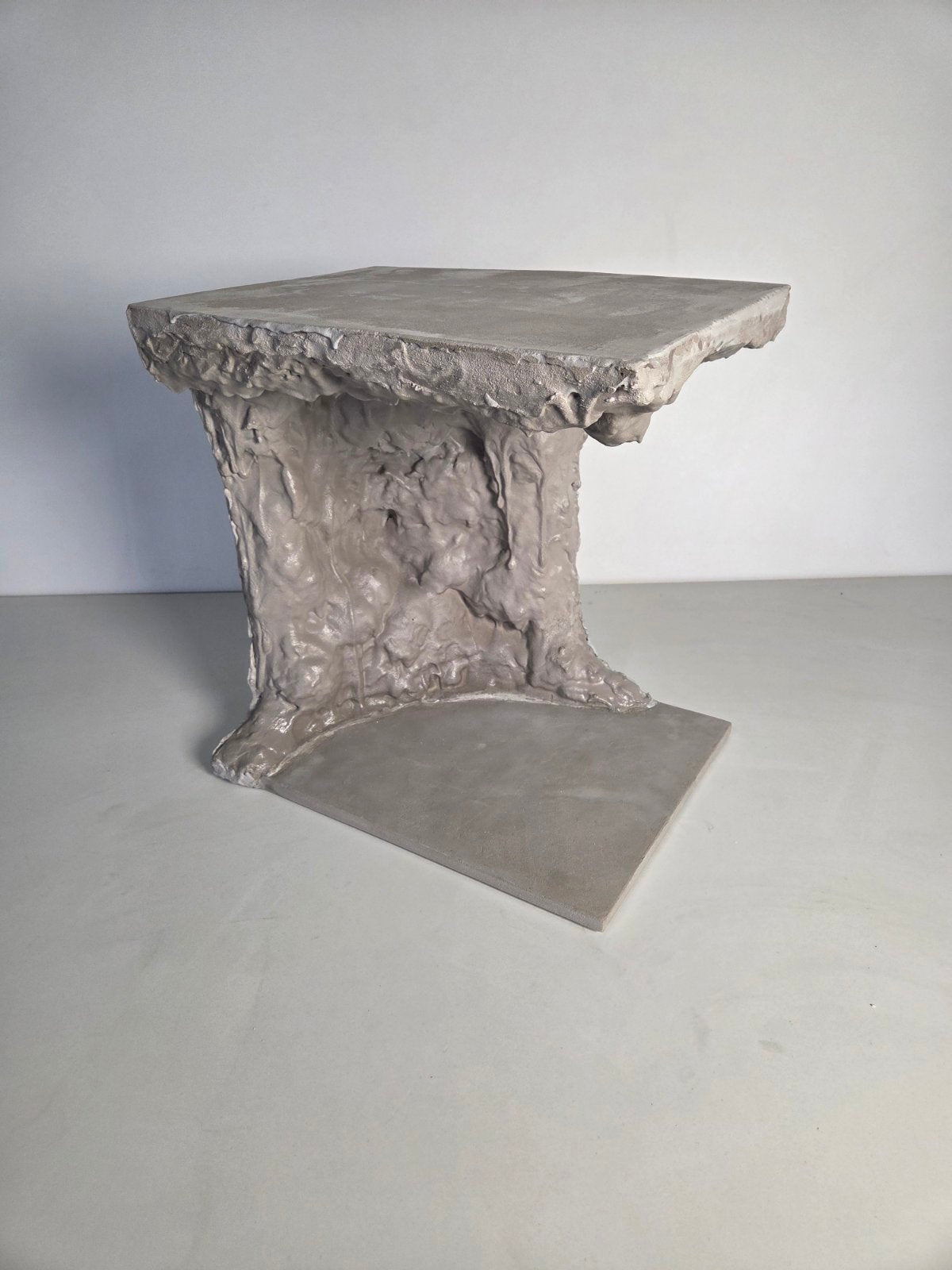 Thea Parallel Side Table - Handcrafted Concrete Sculptural Table