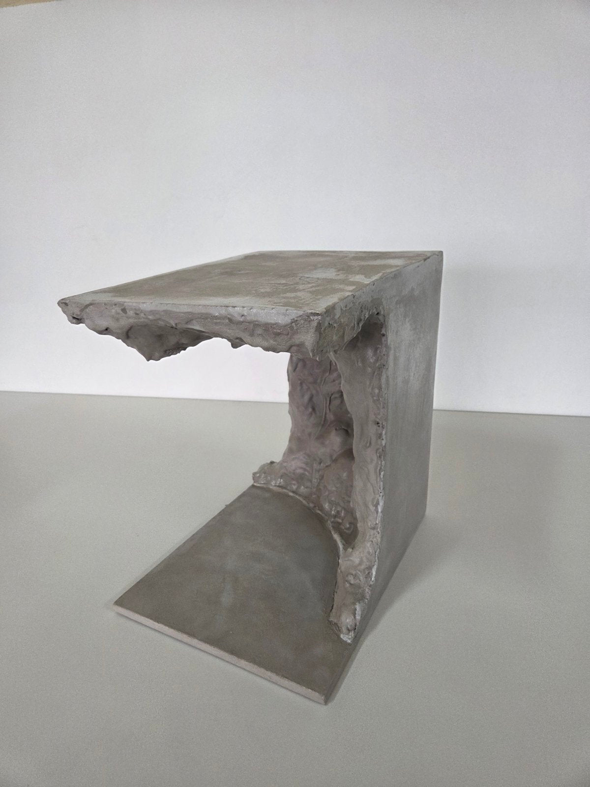 Thea Parallel Side Table - Handcrafted Concrete Sculptural Table
