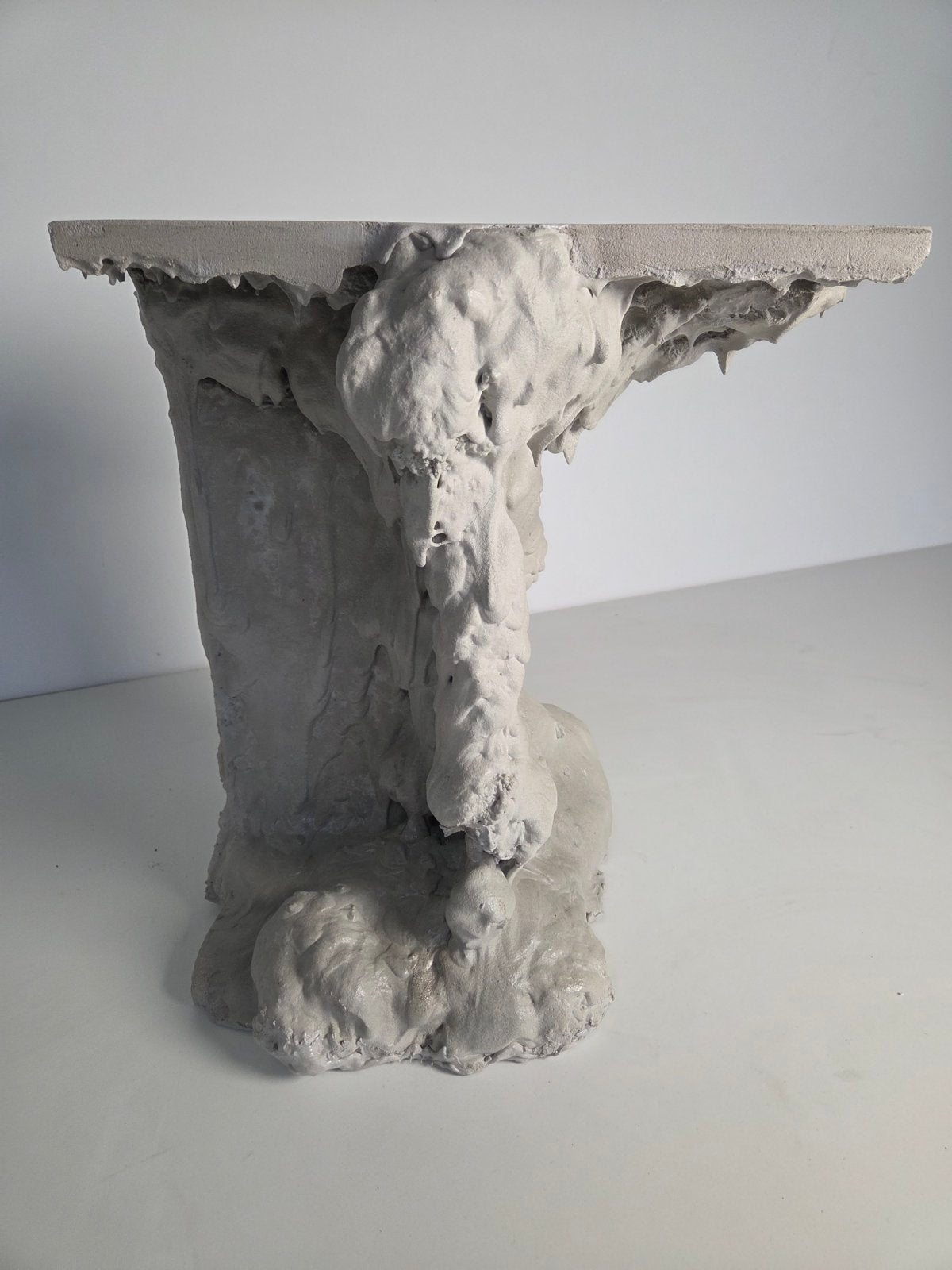 Thea Perpendicular Side Table - Hand-Shaped Concrete Artful Furniture