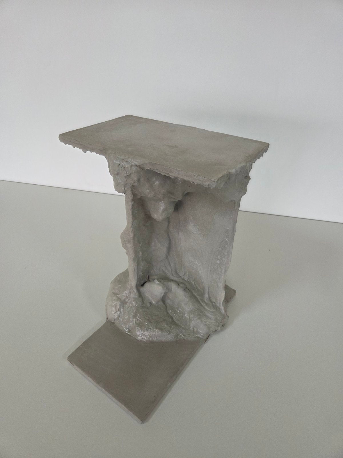 Thea Perpendicular Side Table - Hand-Shaped Concrete Artful Furniture