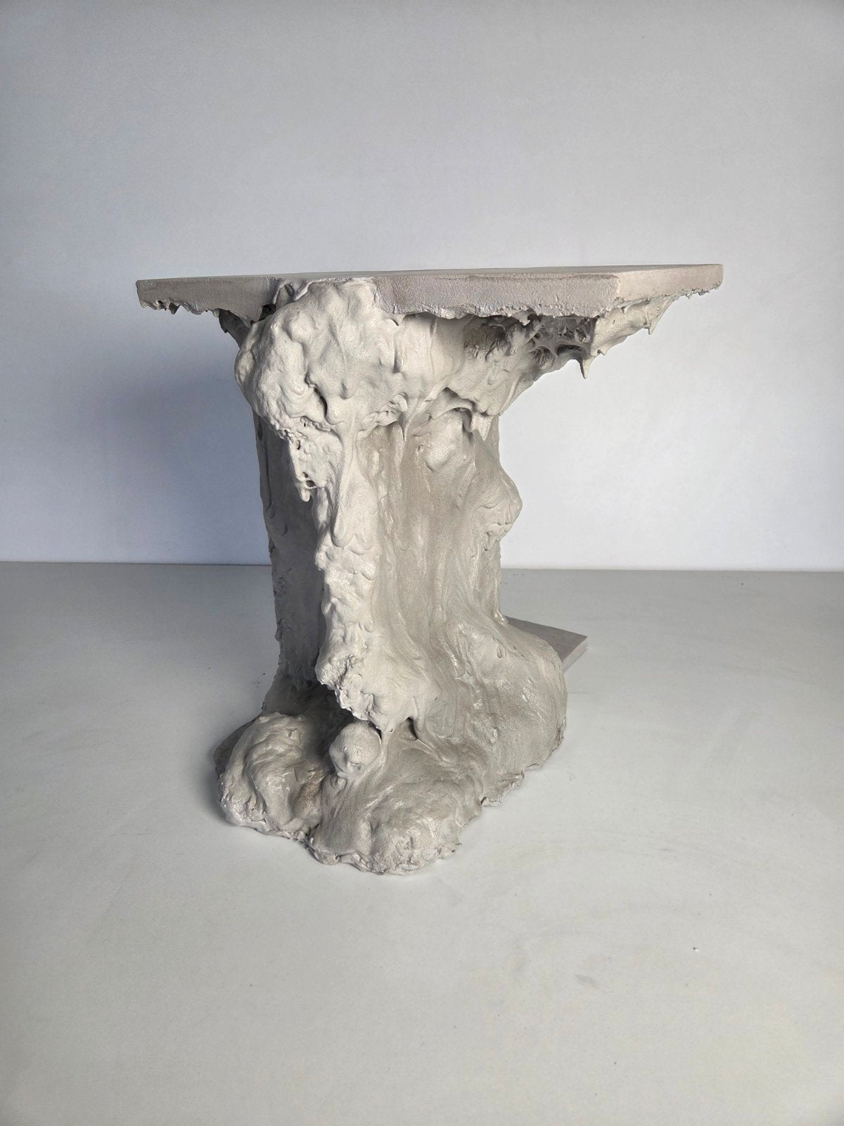 Thea Perpendicular Side Table - Hand-Shaped Concrete Artful Furniture