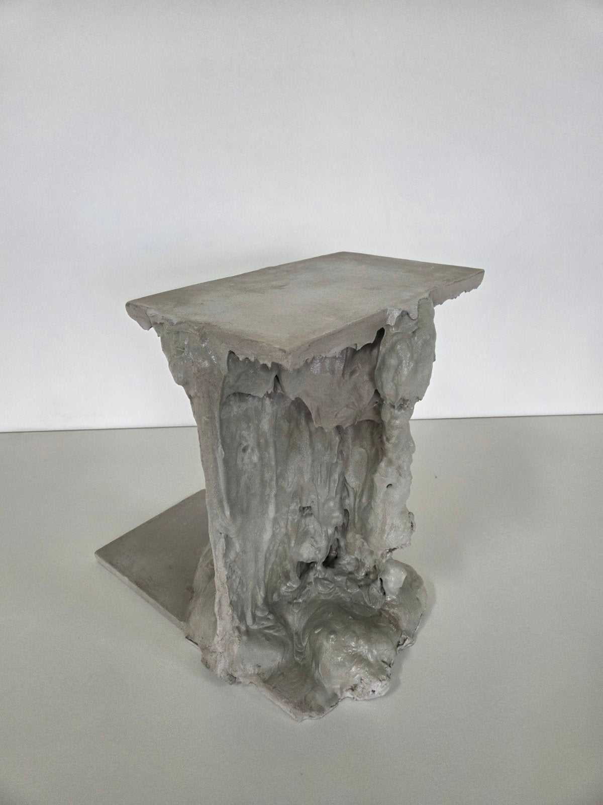Thea Perpendicular Side Table - Hand-Shaped Concrete Artful Furniture