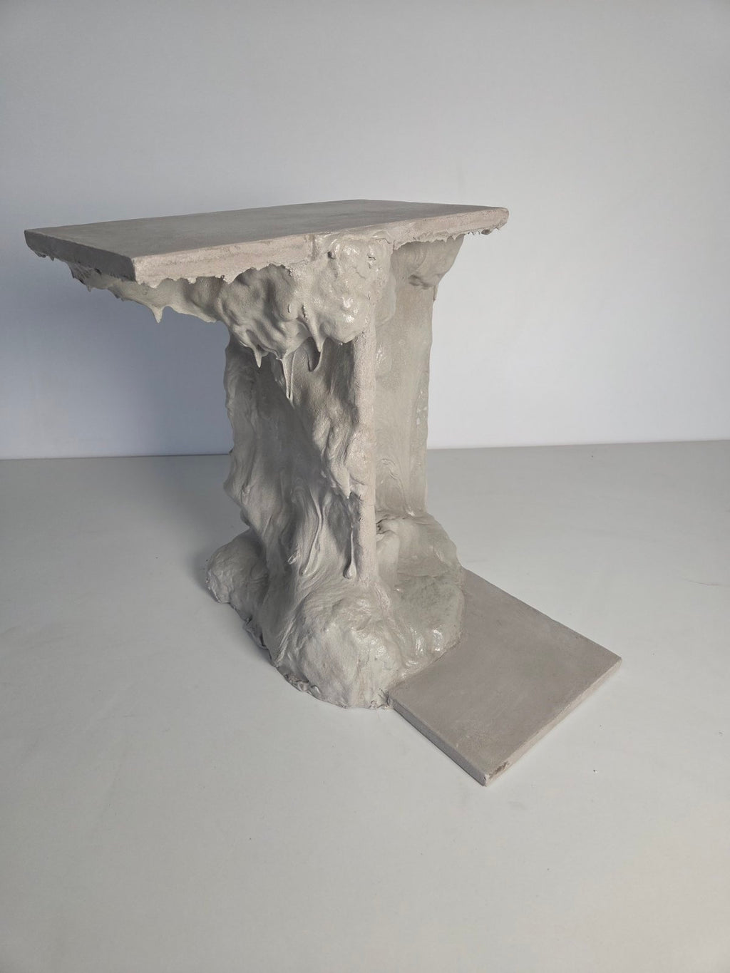Thea Perpendicular Side Table - Hand-Shaped Concrete Artful Furniture