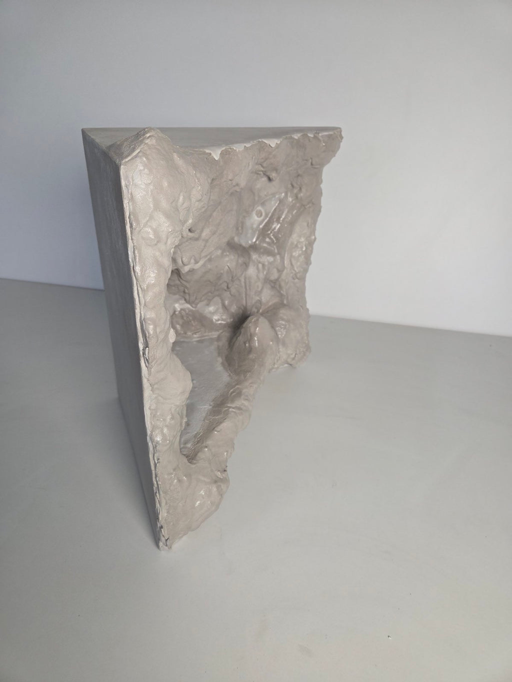 Thea Corner Side Table - Handcrafted Concrete with Sculptural, Cave-Inspired Design