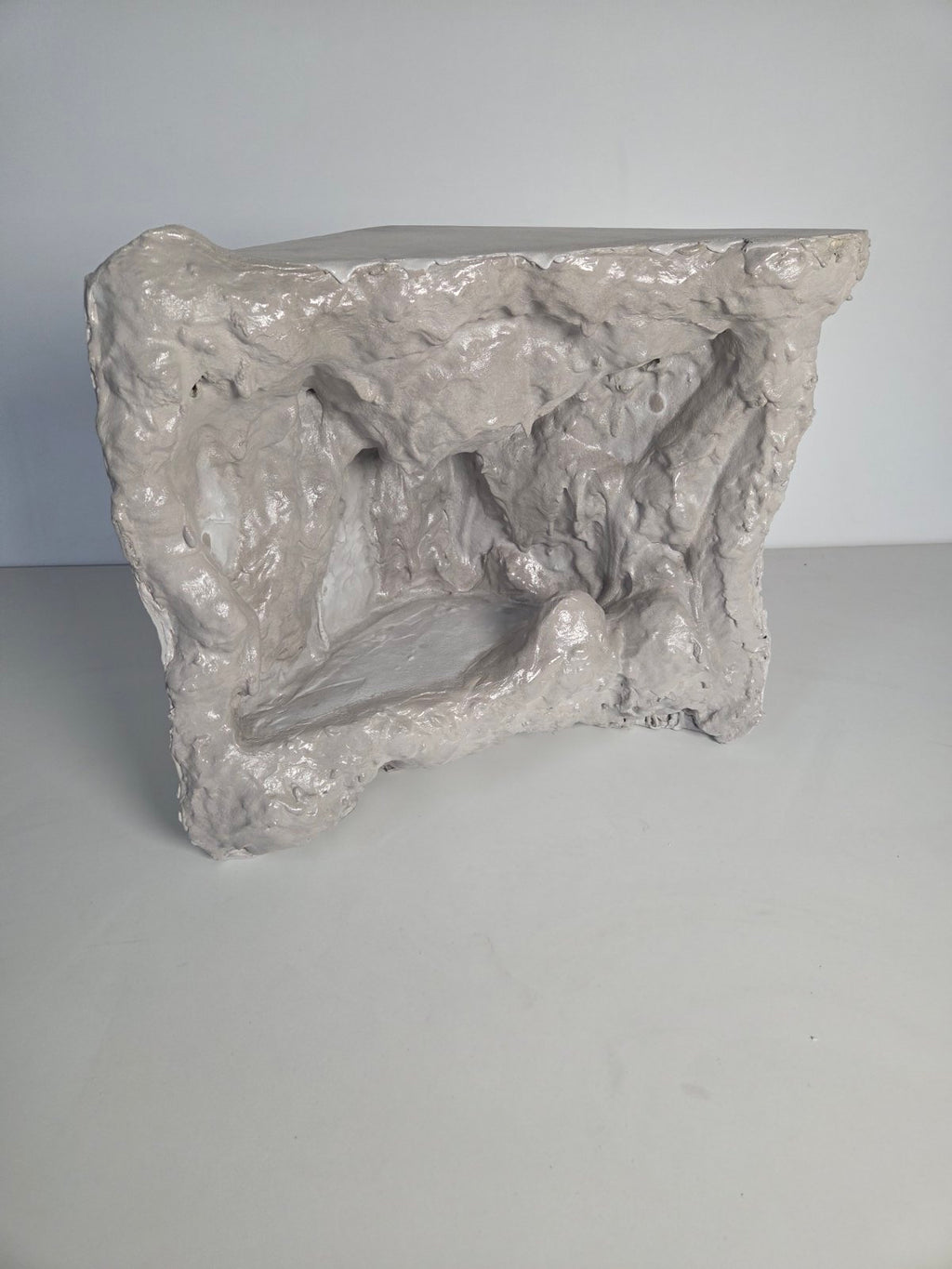 Thea Corner Side Table - Handcrafted Concrete with Sculptural, Cave-Inspired Design