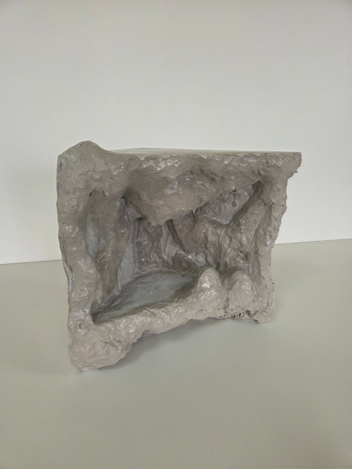 Thea Corner Side Table - Handcrafted Concrete with Sculptural, Cave-Inspired Design