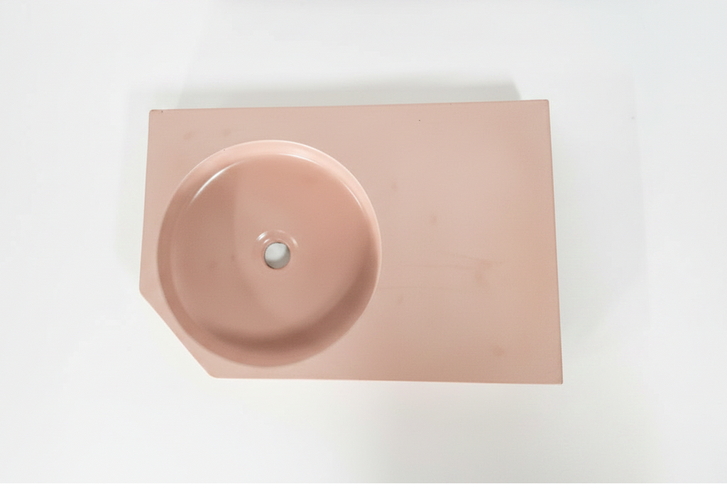 Modern basin combining smooth top and textured sides
